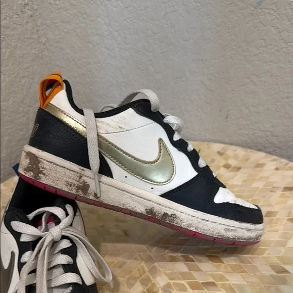 Nike Black and White Sneakers Classic Low-Top Design 3.5 y - Picture 12 of 14